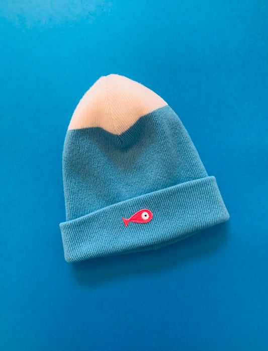 The soft, luxuriously cozy "Fish in the ocean beanie” , crafted with care from a blend of superfine merino wool and cashmere yarn. This exquisite accessory promises a comfortable fit and an indulgent, lovely feeling against your skin.