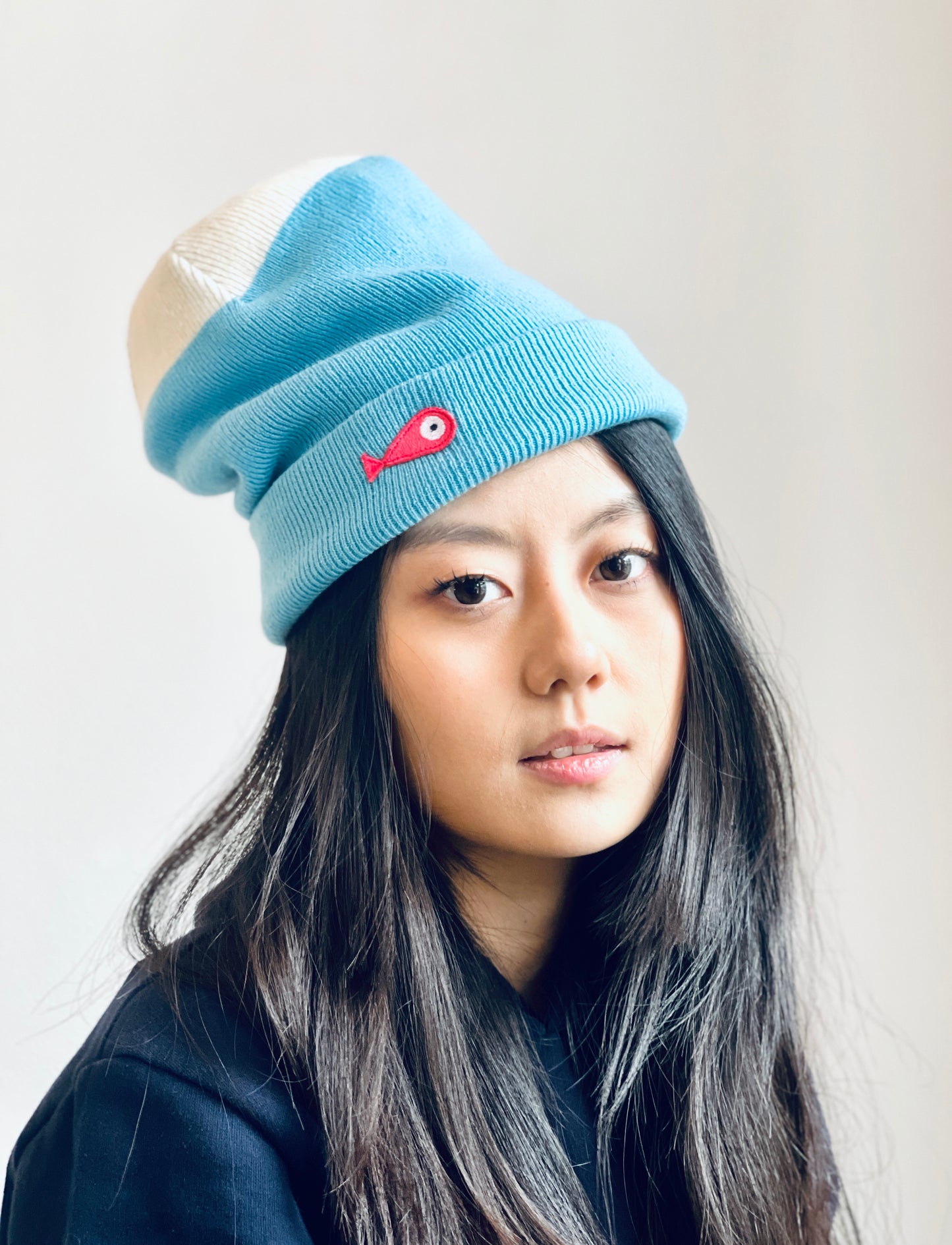 The soft, luxuriously cozy "Fish in the ocean beanie” , crafted with care from a blend of superfine merino wool and cashmere yarn. This exquisite accessory promises a comfortable fit and an indulgent, lovely feeling against your skin.