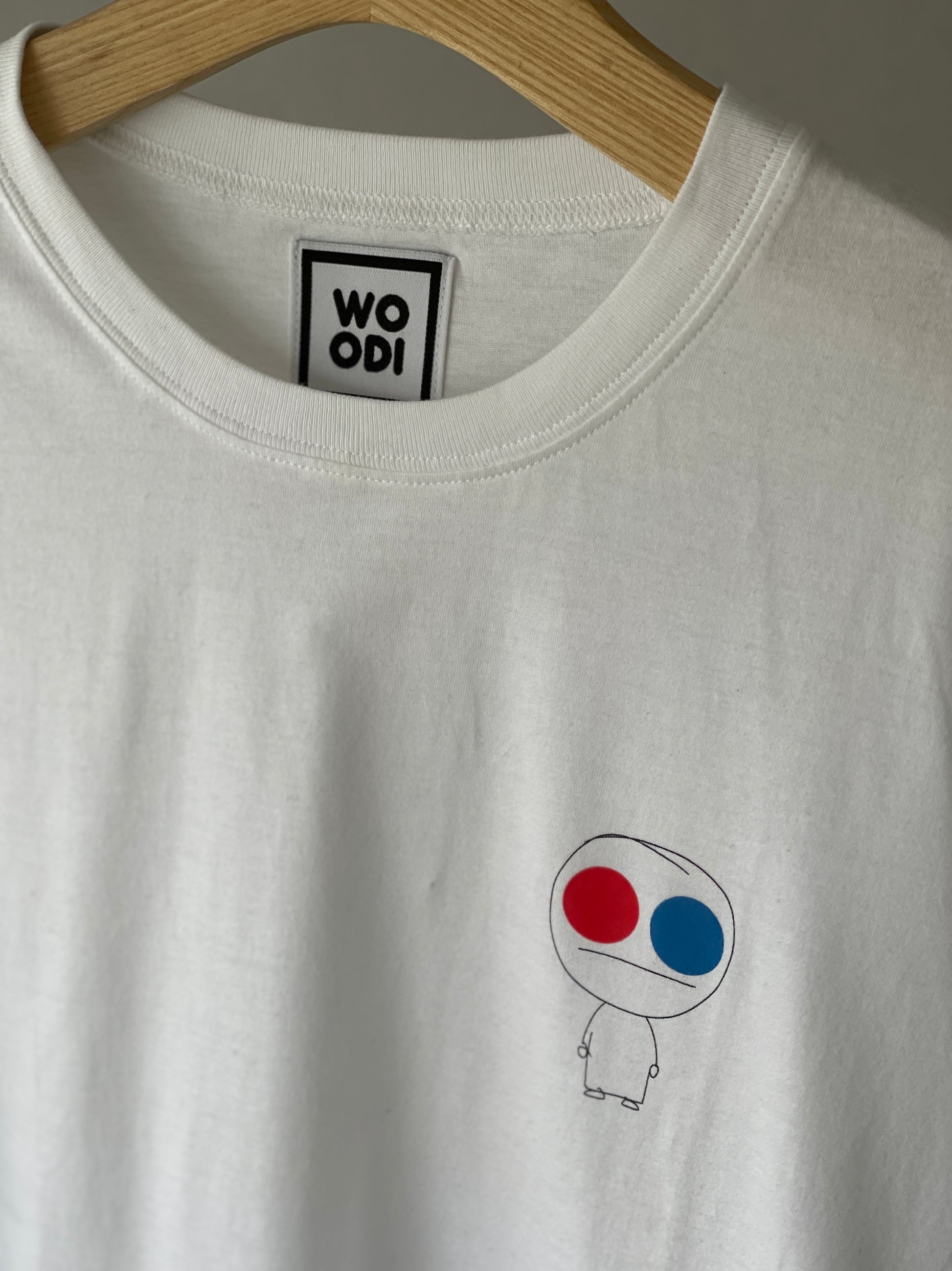 Regular fitted crewneck t-shirt. Cut from 100% superfine cotton, the shape makes it ideal for any occasion. The perfect piece for layering or wearing on its own.  Colour: white Print: WOODI character