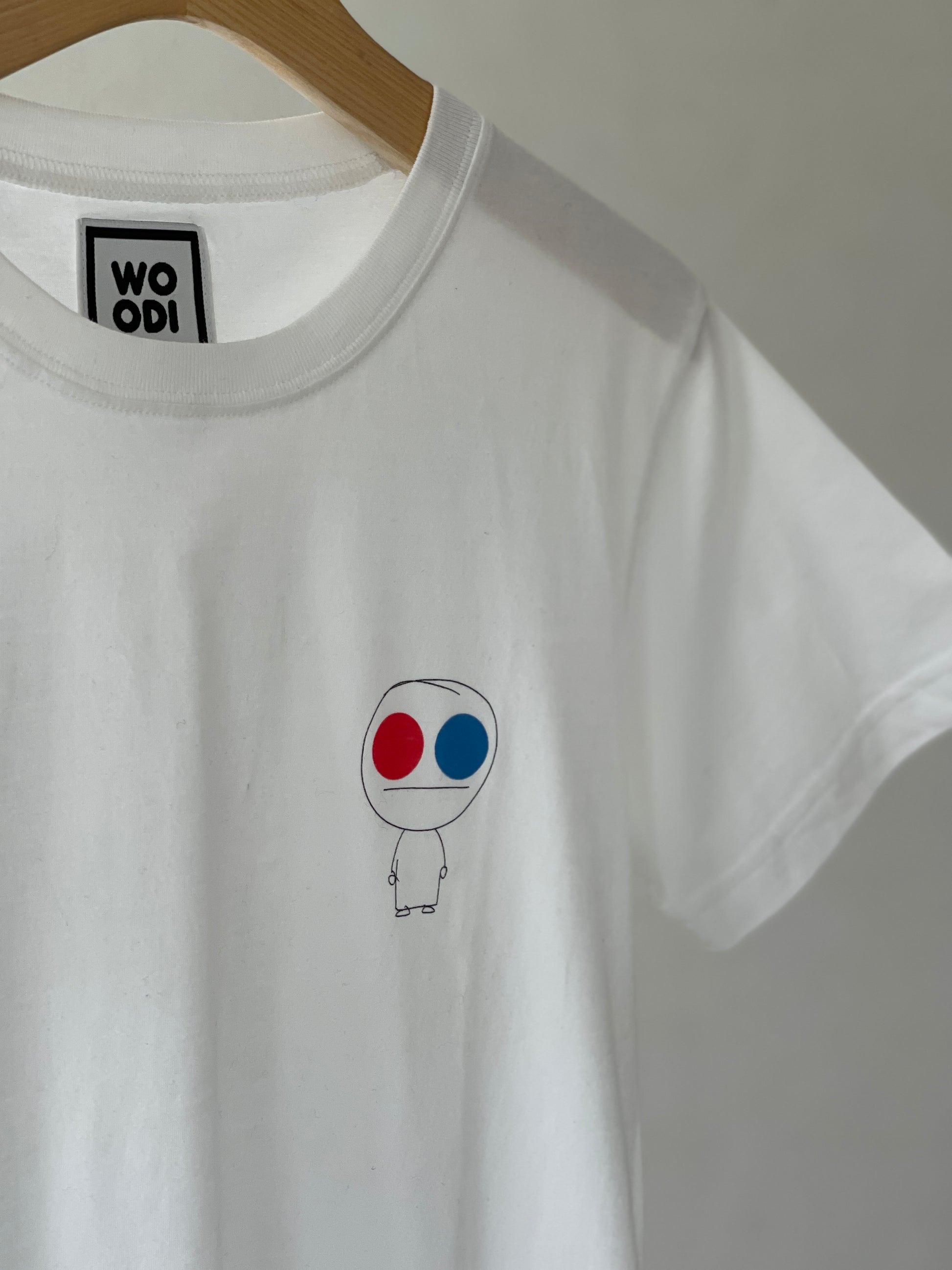 Regular fitted crewneck t-shirt. Cut from 100% superfine cotton, the shape makes it ideal for any occasion. The perfect piece for layering or wearing on its own.  Colour: white Print: WOODI character