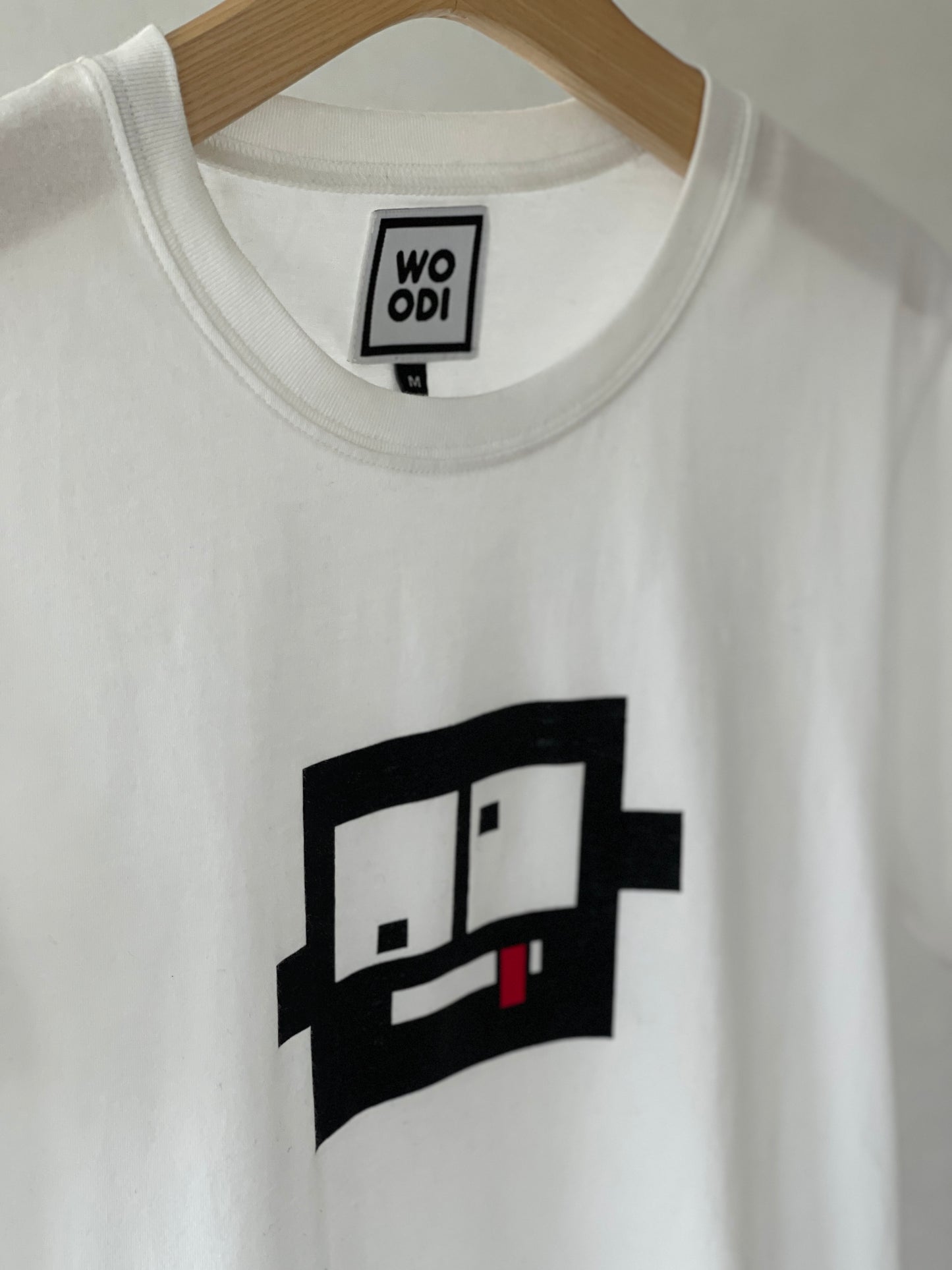 Regular fitted crewneck t-shirt. Cut from 100% superfine cotton, the shape makes it ideal for any occasion. The perfect piece for layering or wearing on its own.  Colour: white Print: Teddy square  Material: 100%  cotton