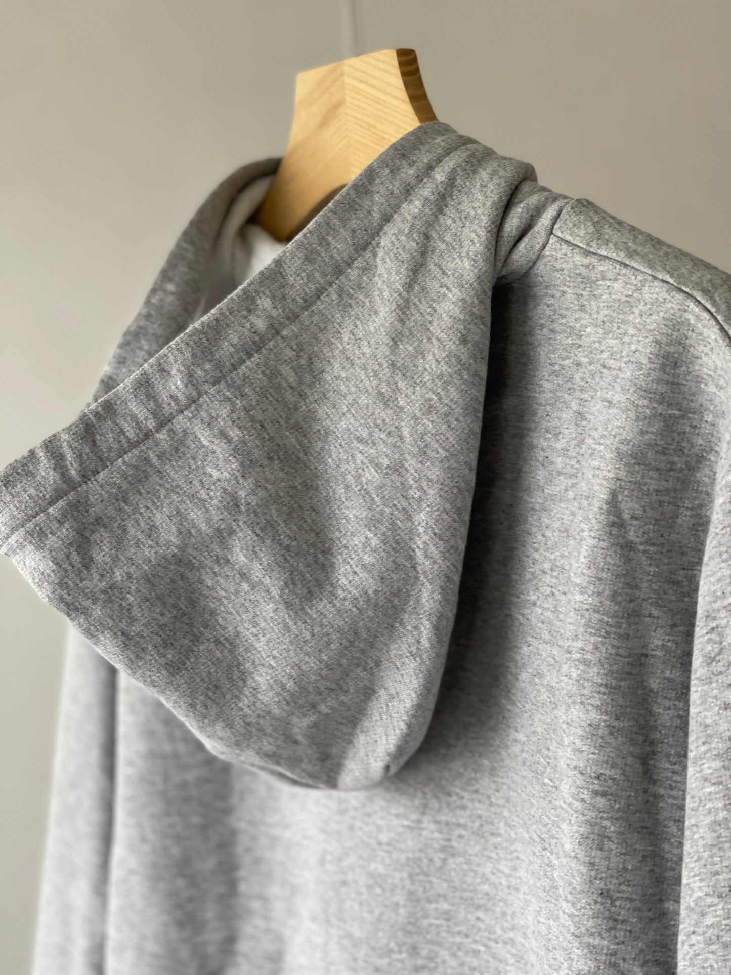 Super cozy hoodie with a kangaroo pocket in the front with no drawstrings. Crafted from comfortable cotton and polyester blend. Raglan sleeves, ribbed trims. The pieces have a fish fingers print in the front.  Colour: light grey Material: 100% cotton Back Detail
