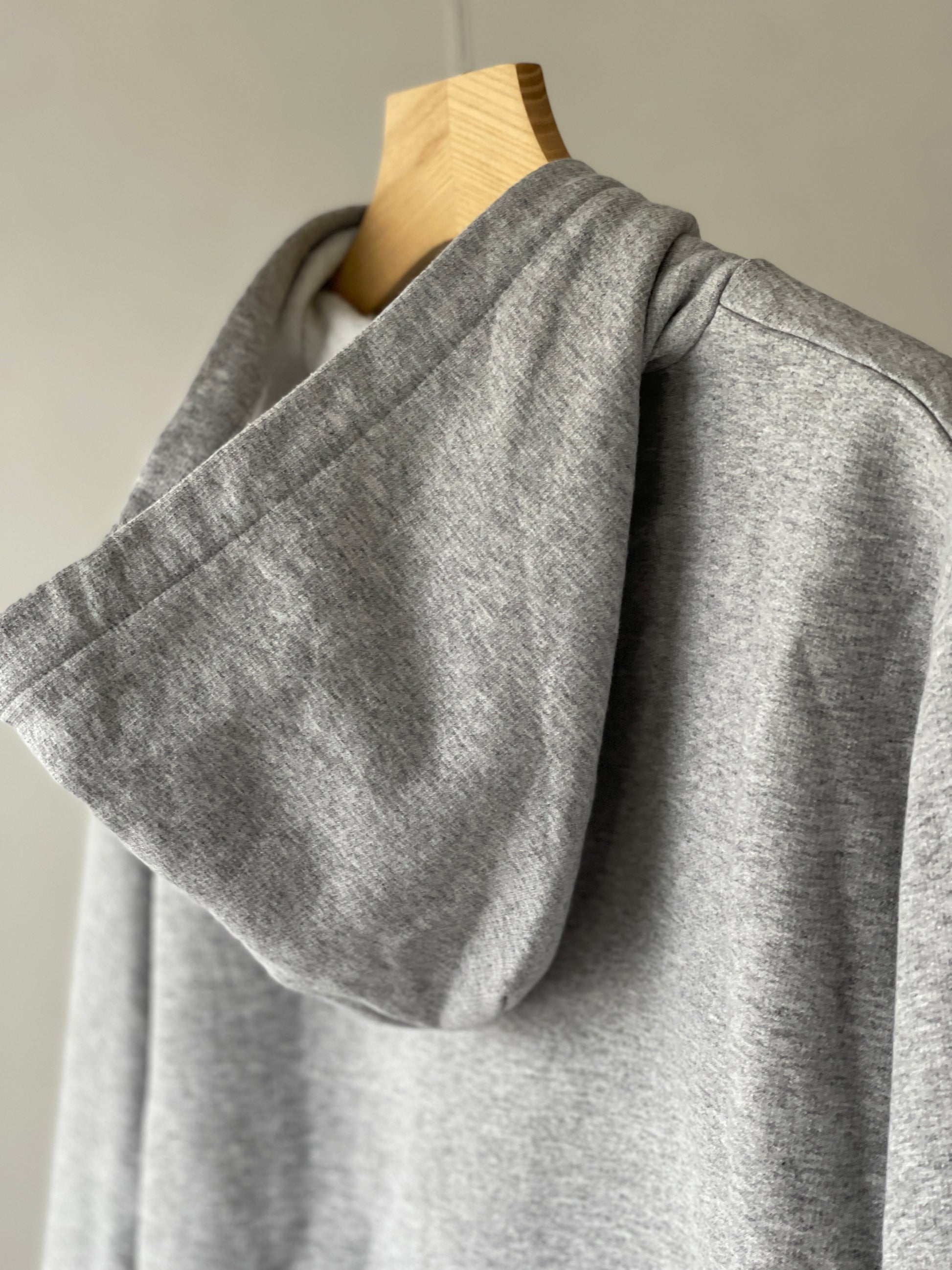Super cozy hoodie with a kangaroo pocket in the front with no drawstrings. Crafted from comfortable cotton and polyester blend. Raglan sleeves, ribbed trims. The pieces have a fish fingers print in the front.  Colour: light grey Material: 100% cotton Back Detail