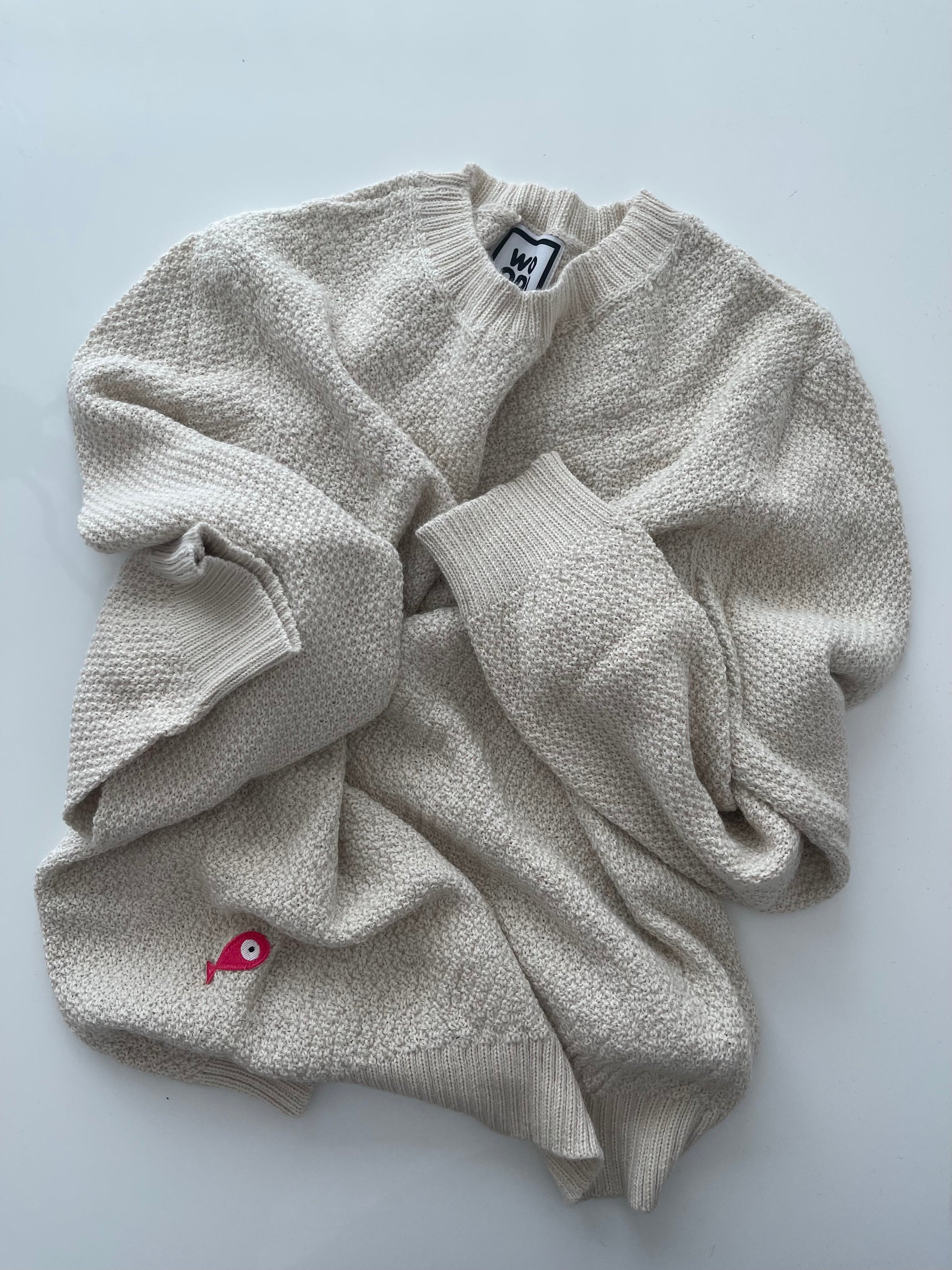 Soft, luxuriously cozy sweater. Knitted from fine alpaca yarn. Classic fit and a lovely feeling.  Colours : creme white, navy blue and grey  Patch: pink fish ( placed on the right bottom corner )  Material: 100% alpaca Front Smart casual dress code