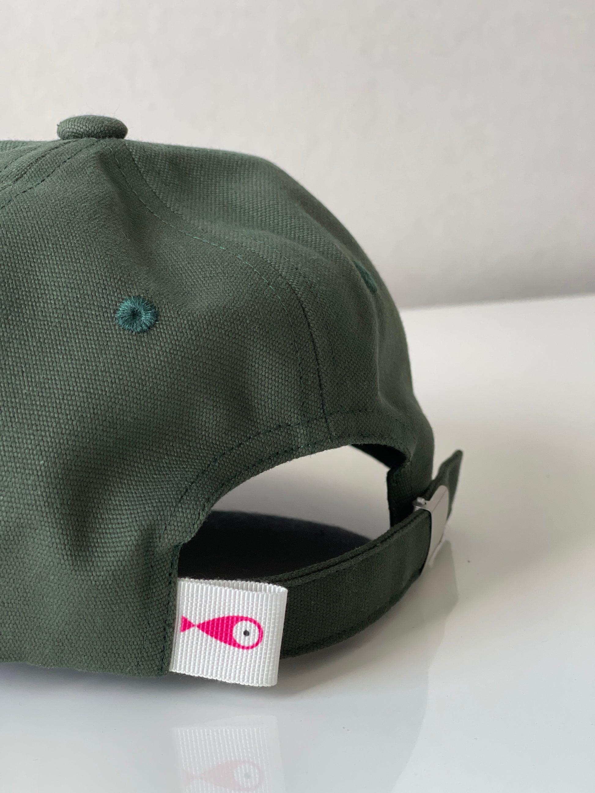 Cap Classic "Fish"  Slightly curved brim  Fish embroidery on front  Label on the back  Buckle to adjust the fit  5 Colors available : Navy Blue, Black, Pink, Olive Green and Light Beige  100 % cotton  One size Back 