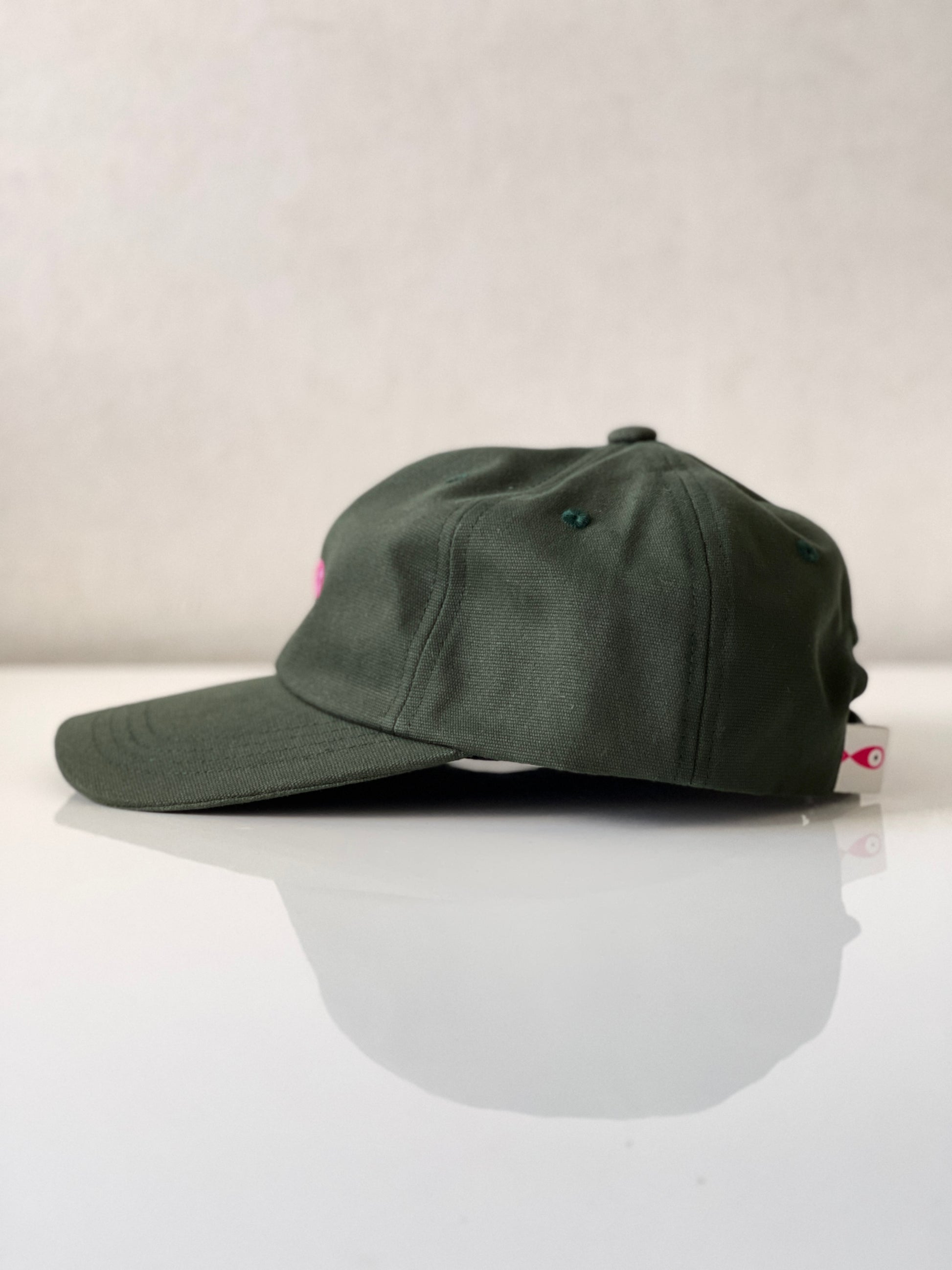 Cap Classic "Fish"  Slightly curved brim  Fish embroidery on front  Label on the back  Buckle to adjust the fit  5 Colors available : Navy Blue, Black, Pink, Olive Green and Light Beige  100 % cotton  One size  Side Profile