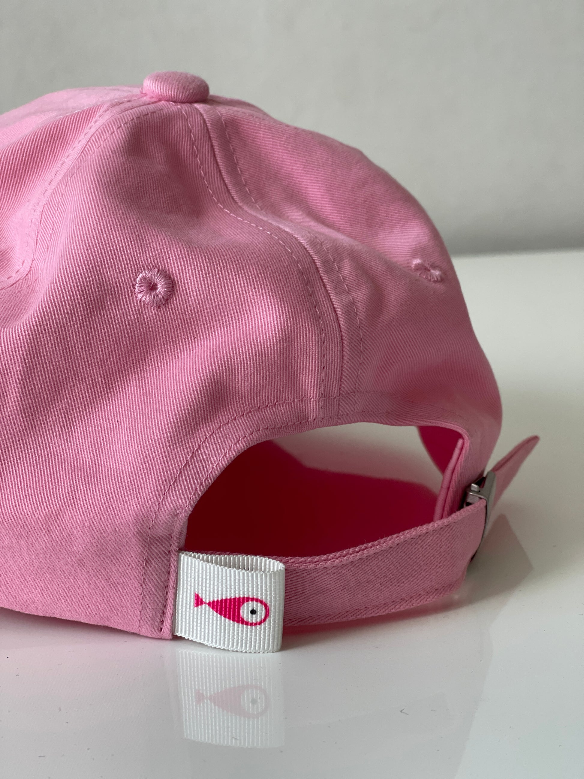 Cap Classic "Fish"  Slightly curved brim  Fish embroidery on front  Label on the back  Buckle to adjust the fit  5 Colors available : Navy Blue, Black, Pink, Olive Green and Light Beige  100 % cotton  One size Back Detail