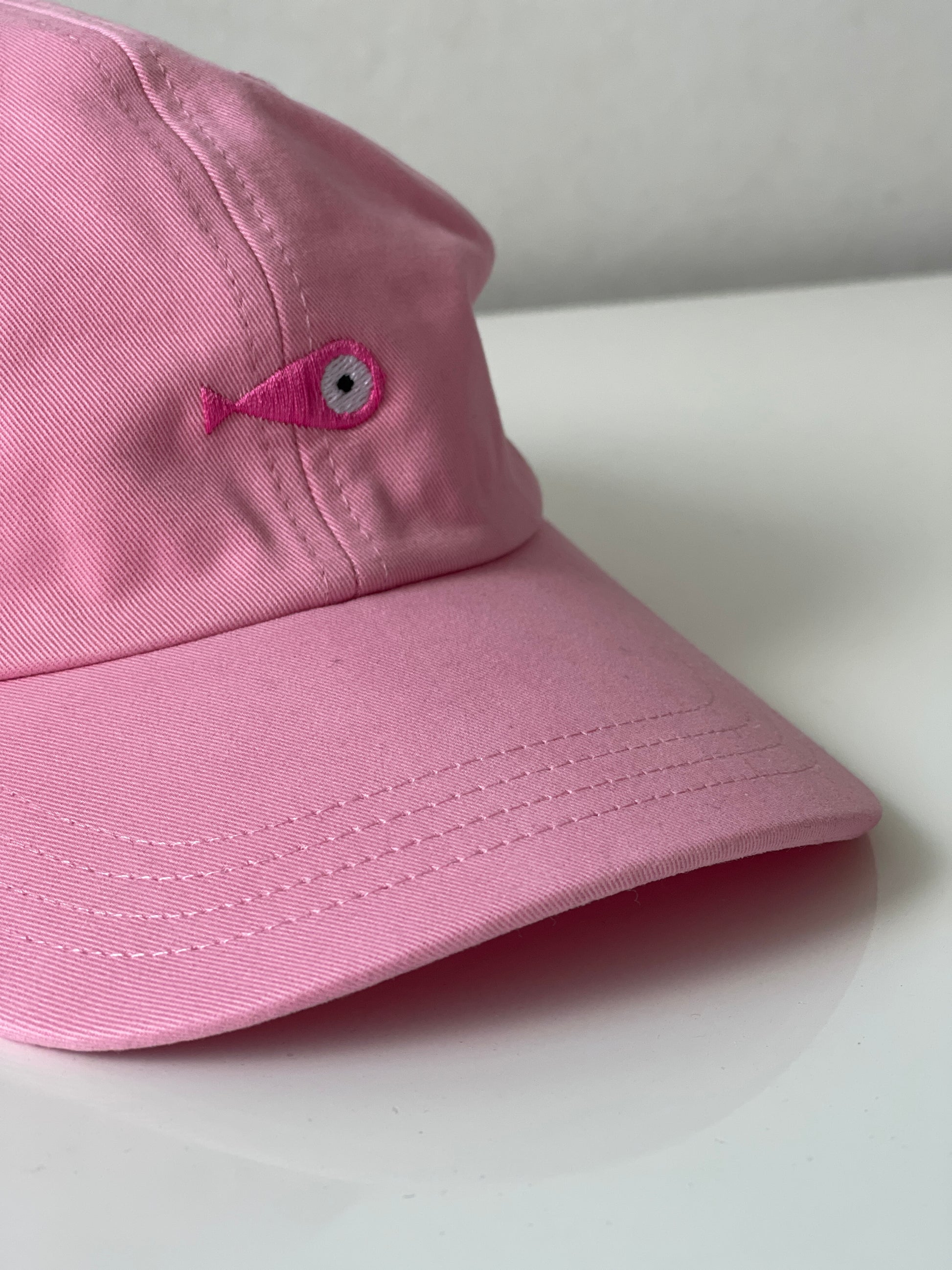 Cap Classic "Fish"  Slightly curved brim  Fish embroidery on front  Label on the back  Buckle to adjust the fit  5 Colors available : Navy Blue, Black, Pink, Olive Green and Light Beige  100 % cotton  One size  Front Side