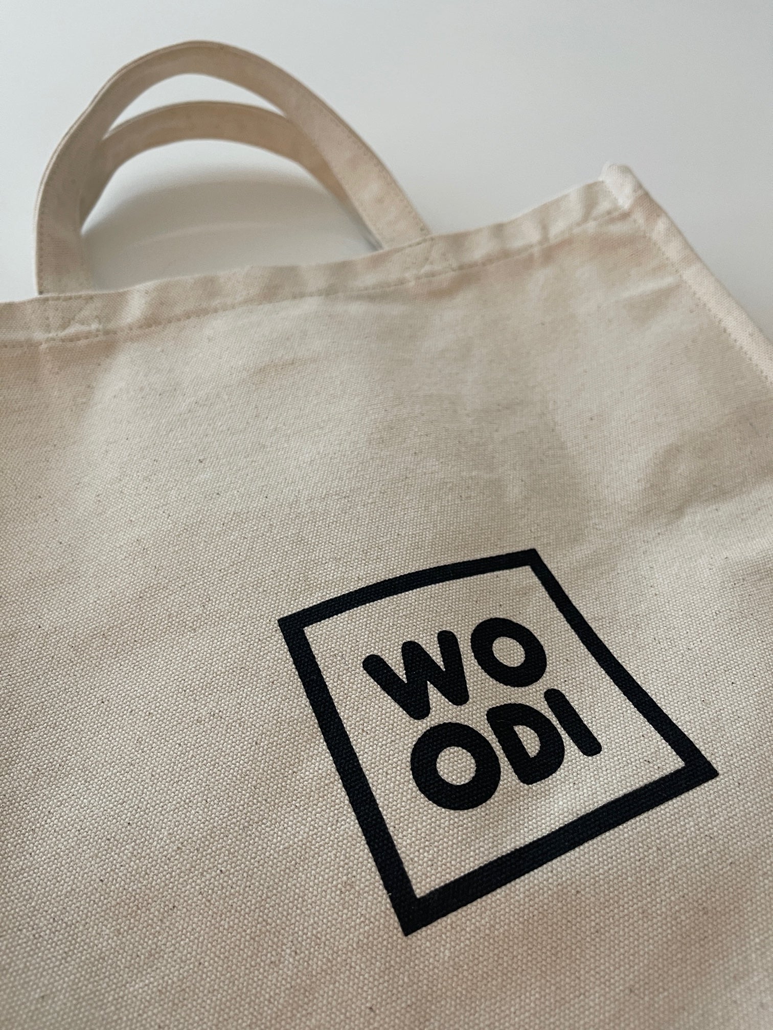 Lovely tote bag crafted from a organic cotton canvas.  Short handles and press button closure on the top of the tote bag.  A great companion that will never let you down. Perfect for the beach, school, shopping and weekend trips.