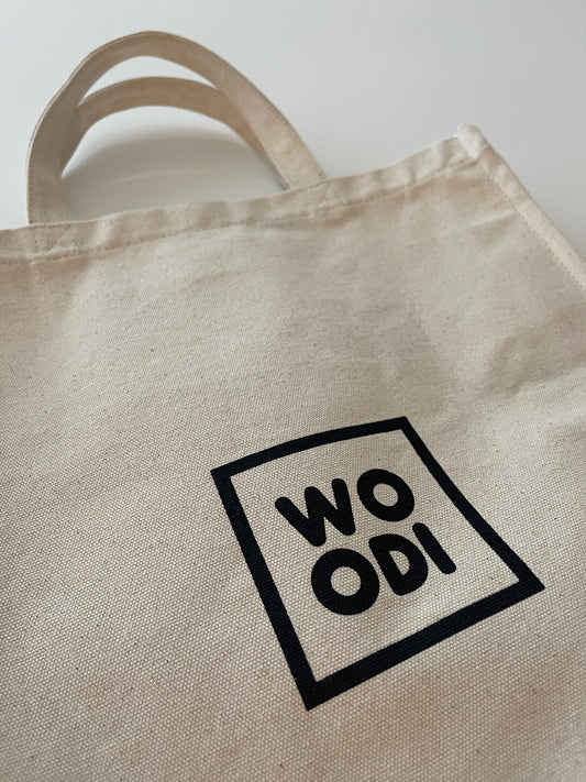 Lovely tote bag crafted from a organic cotton canvas.  Short handles and press button closure on the top of the tote bag.  A great companion that will never let you down. Perfect for the beach, school, shopping and weekend trips.