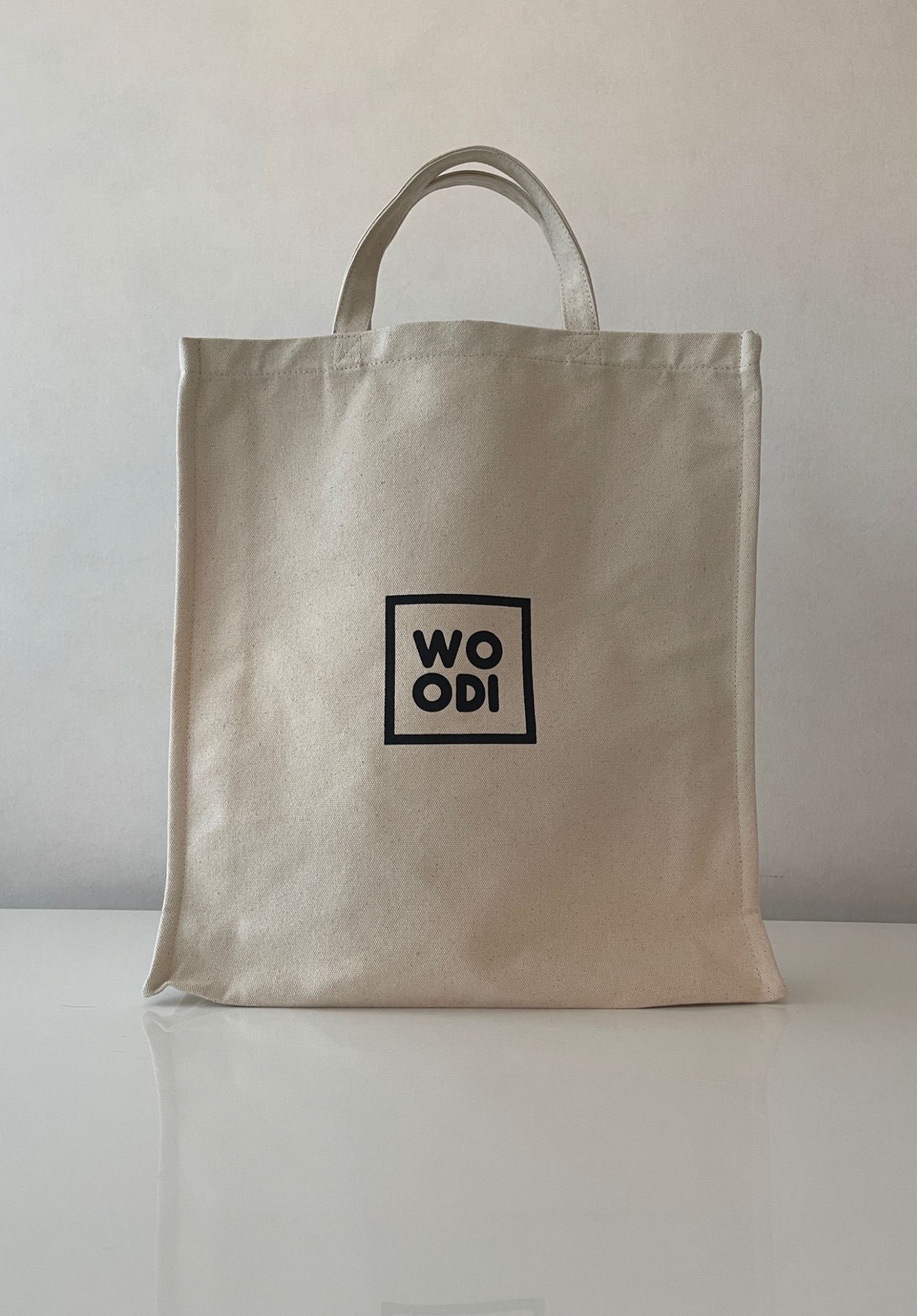 Lovely tote bag crafted from a organic cotton canvas.  Short handles and press button closure on the top of the tote bag.  A great companion that will never let you down. Perfect for the beach, school, shopping and weekend trips.