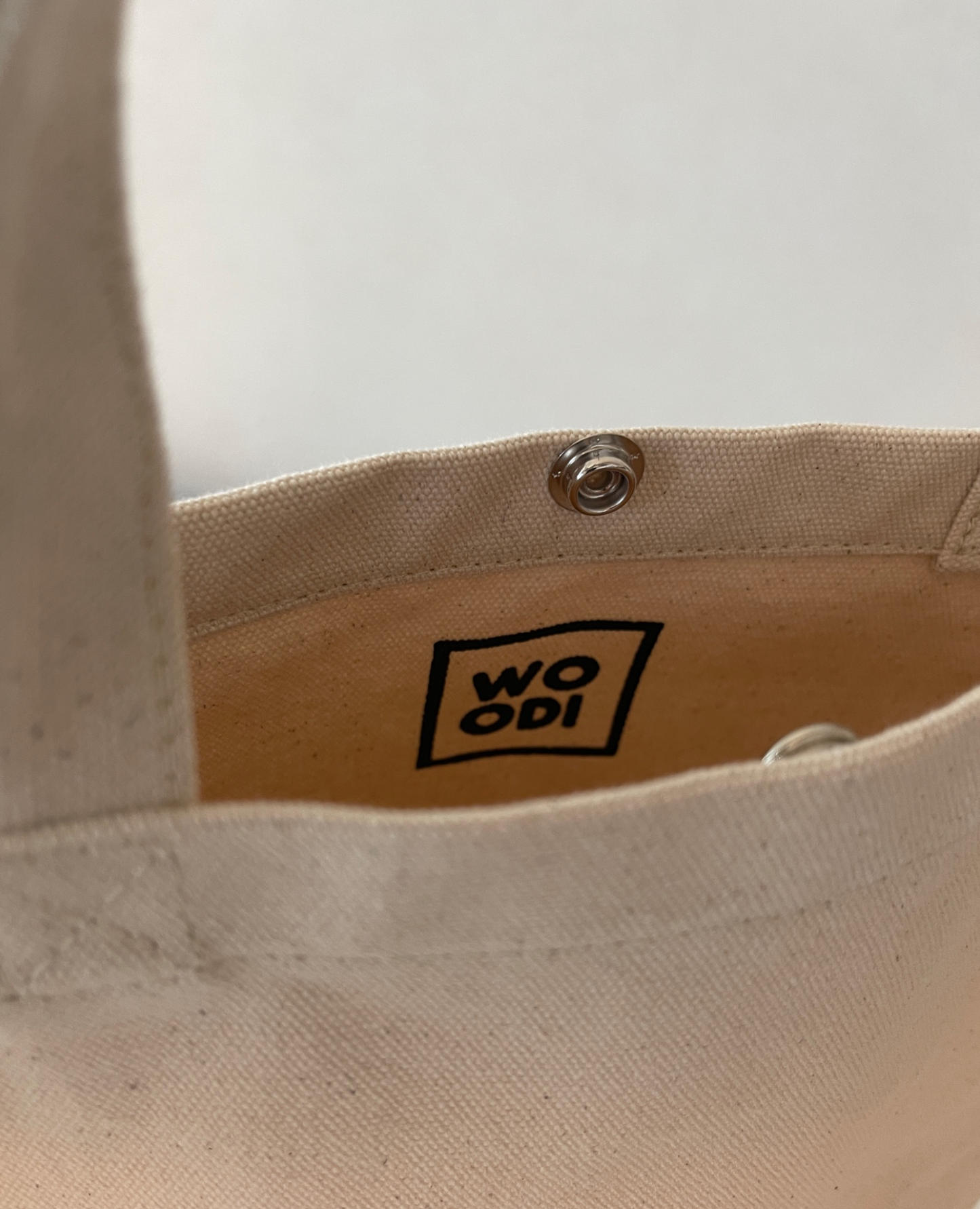 Lovely tote bag crafted from a organic cotton canvas.  Short handles and press button closure on the top of the tote bag.  A great companion that will never let you down. Perfect for the beach, school, shopping and weekend trips.